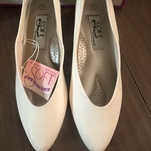 Whit slide on flats. NWT.  Highlights.